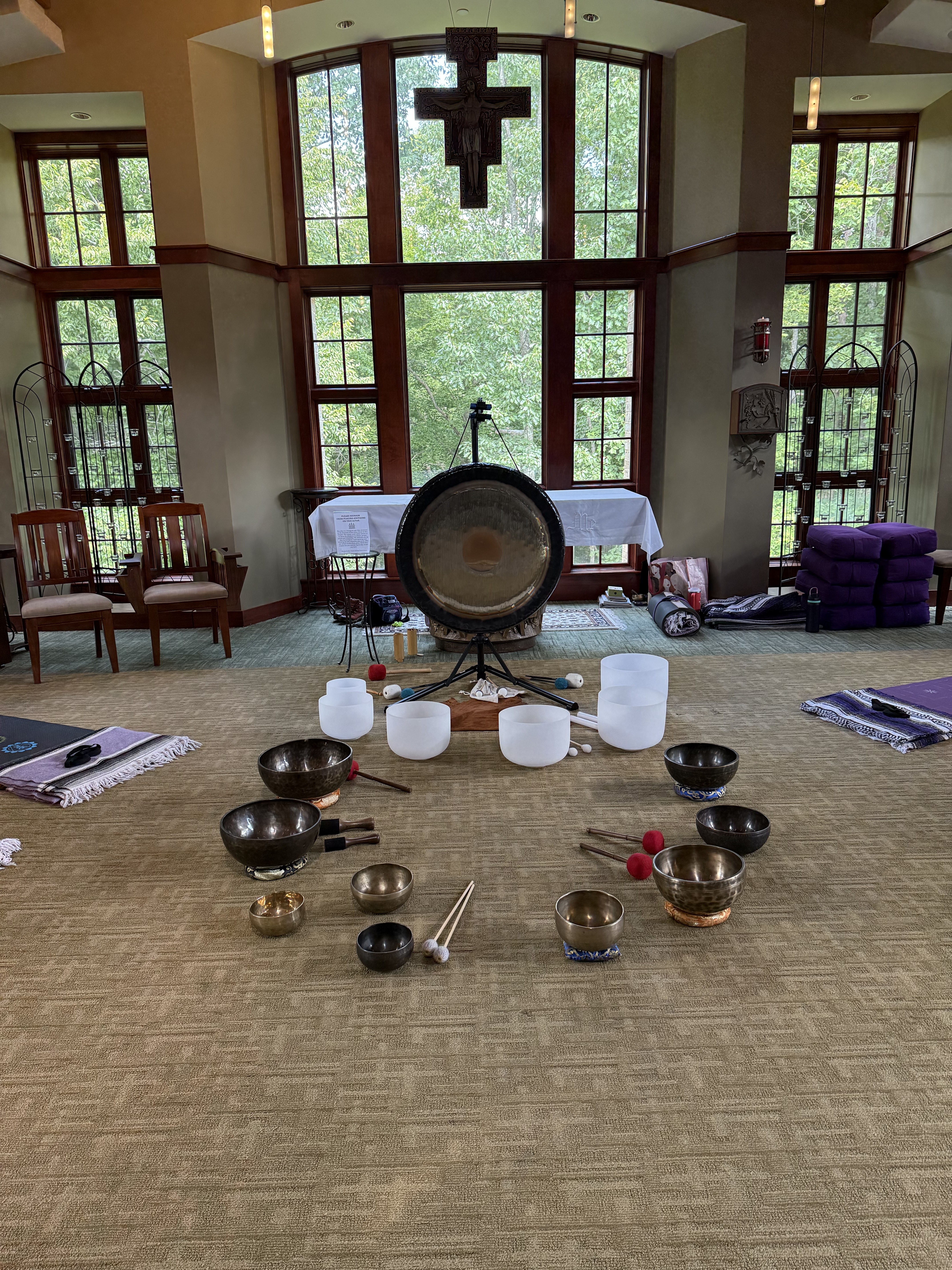 Gong and singing bowls arranged in a circle before a session